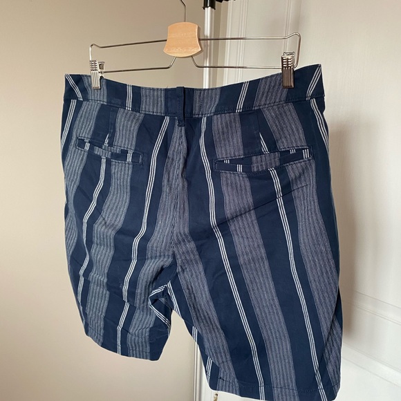 Hollister Classic Fit Short - Picture 6 of 10